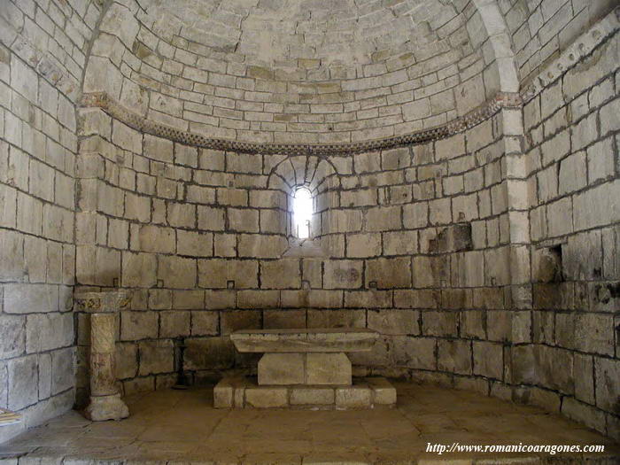 CILINDRO ABSIDIAL Y ALTAR